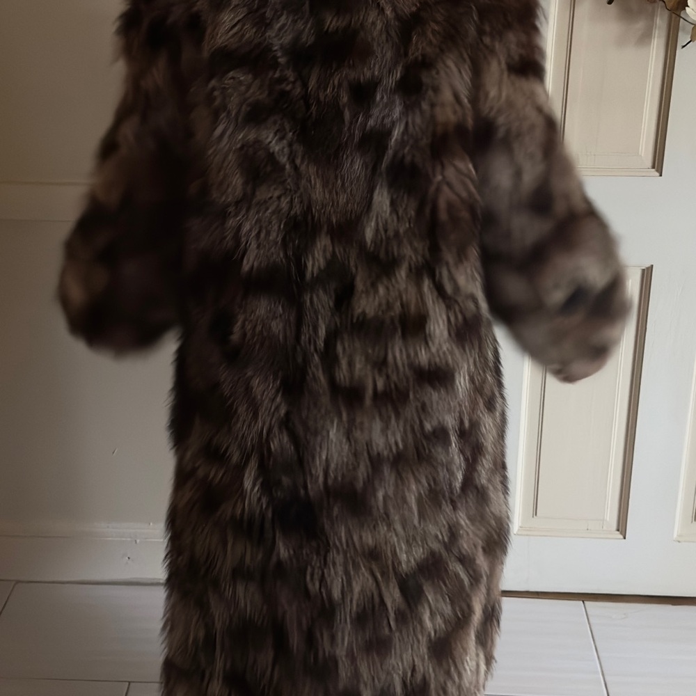 Beautiful, very heavy raccoon fur coat - Picture 3 of 4